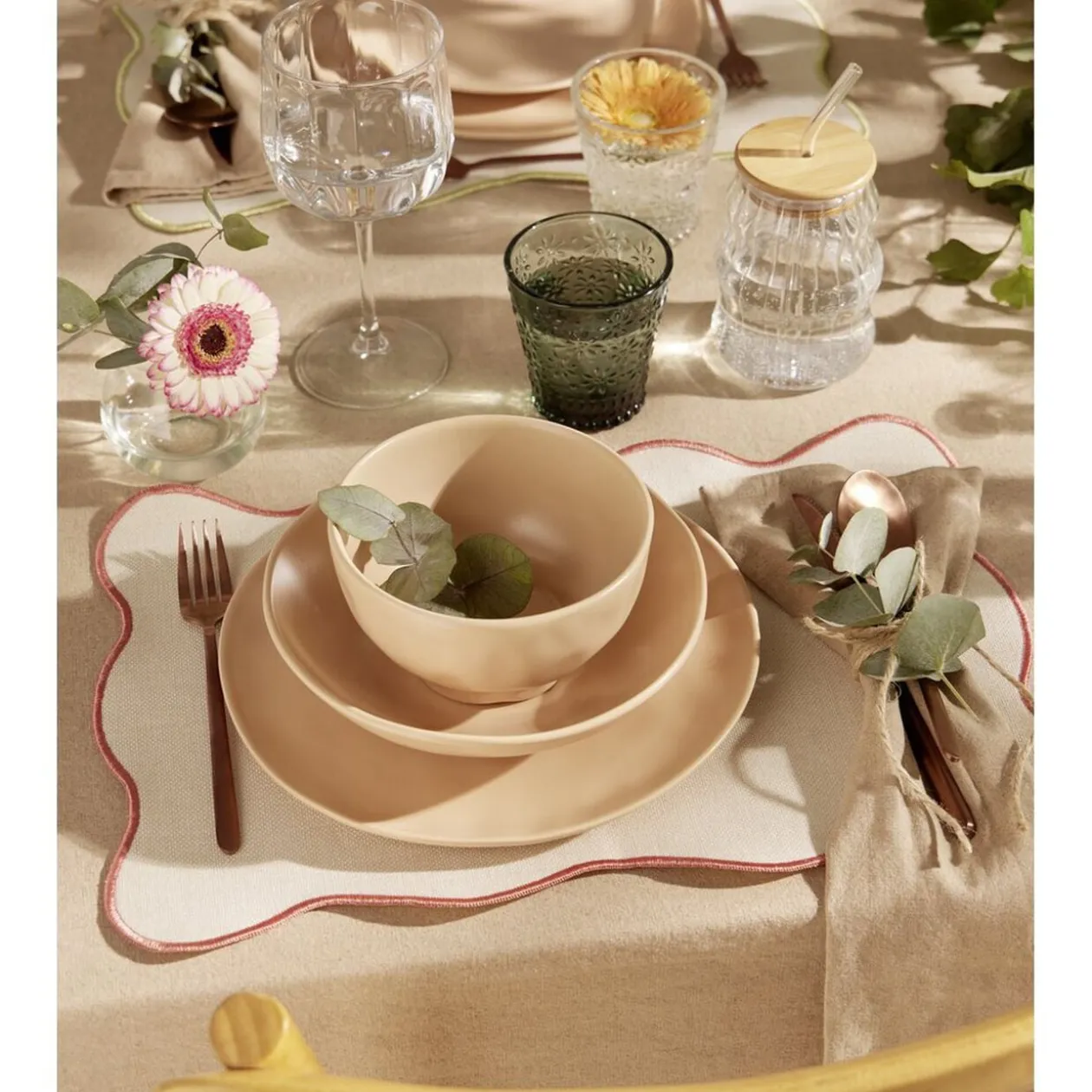 Assiette à dessert forme organique céramique beige Ø20cm