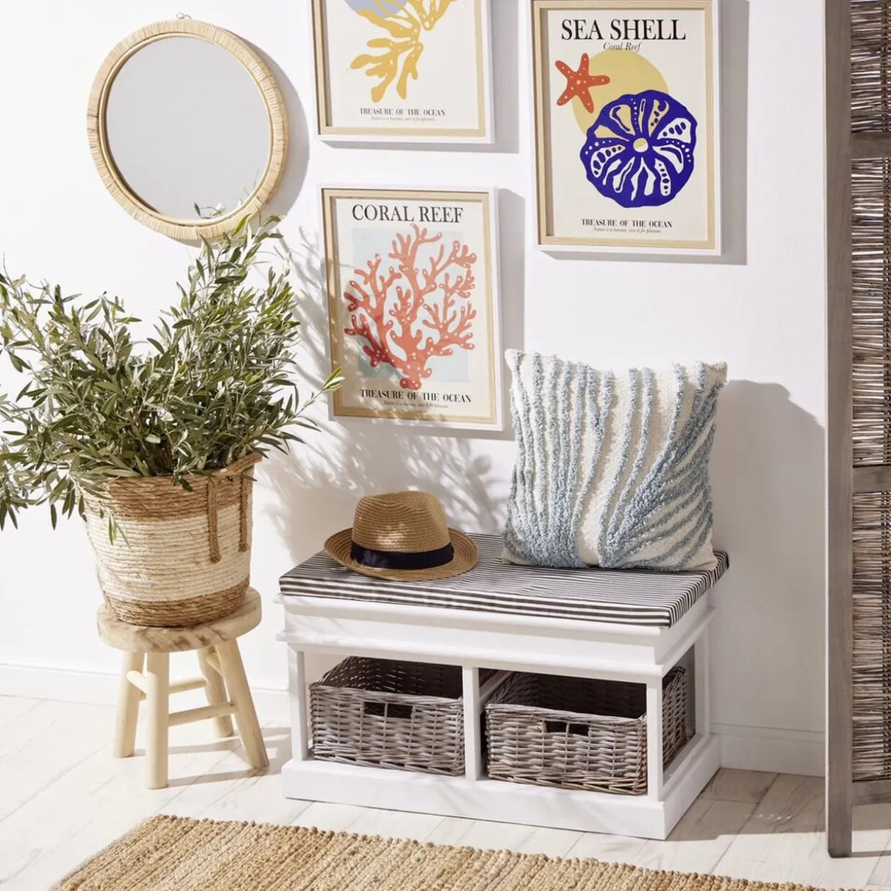 Banc de rangement bois blanc avec 2 panières osier et tissu rayé noir 70x35xH40cm