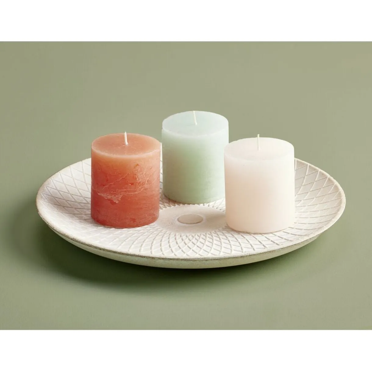 Bougie cylindrique Ø6,7xH7,5cm (3 modèles) < Gifi Online