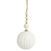 Boule de Noël striée blanche à suspendre (2 modèles)