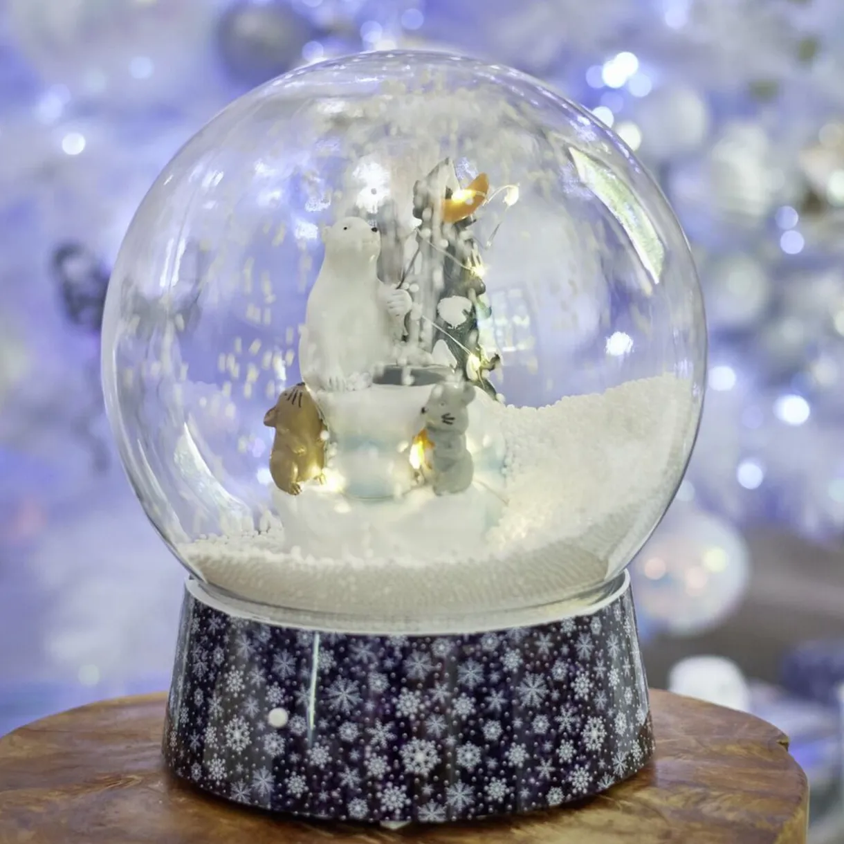 Boule à neige Noël lumineuse animée 15LED Ø21xH24cm < Gifi Sale