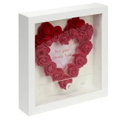 Cadre photo bois blanc avec coeur en roses rouges inscription I Love You 20x20cm < Gifi Sale