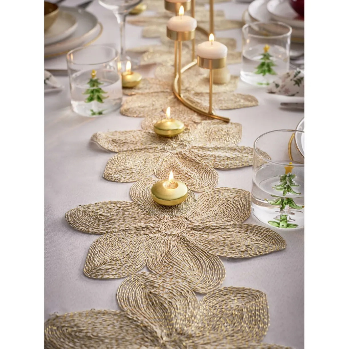 Chemin de table doré design fleurs ajourées 25x180cm < Gifi New