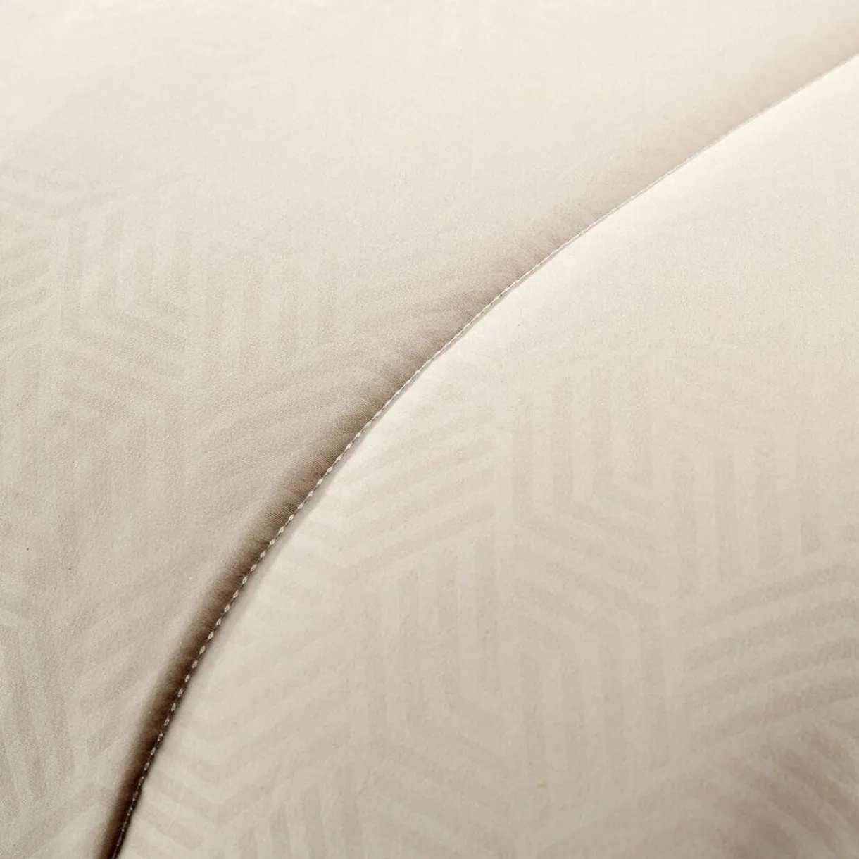 Couette légère 2 personnes motif embossé beige 220x240cm < Gifi Online