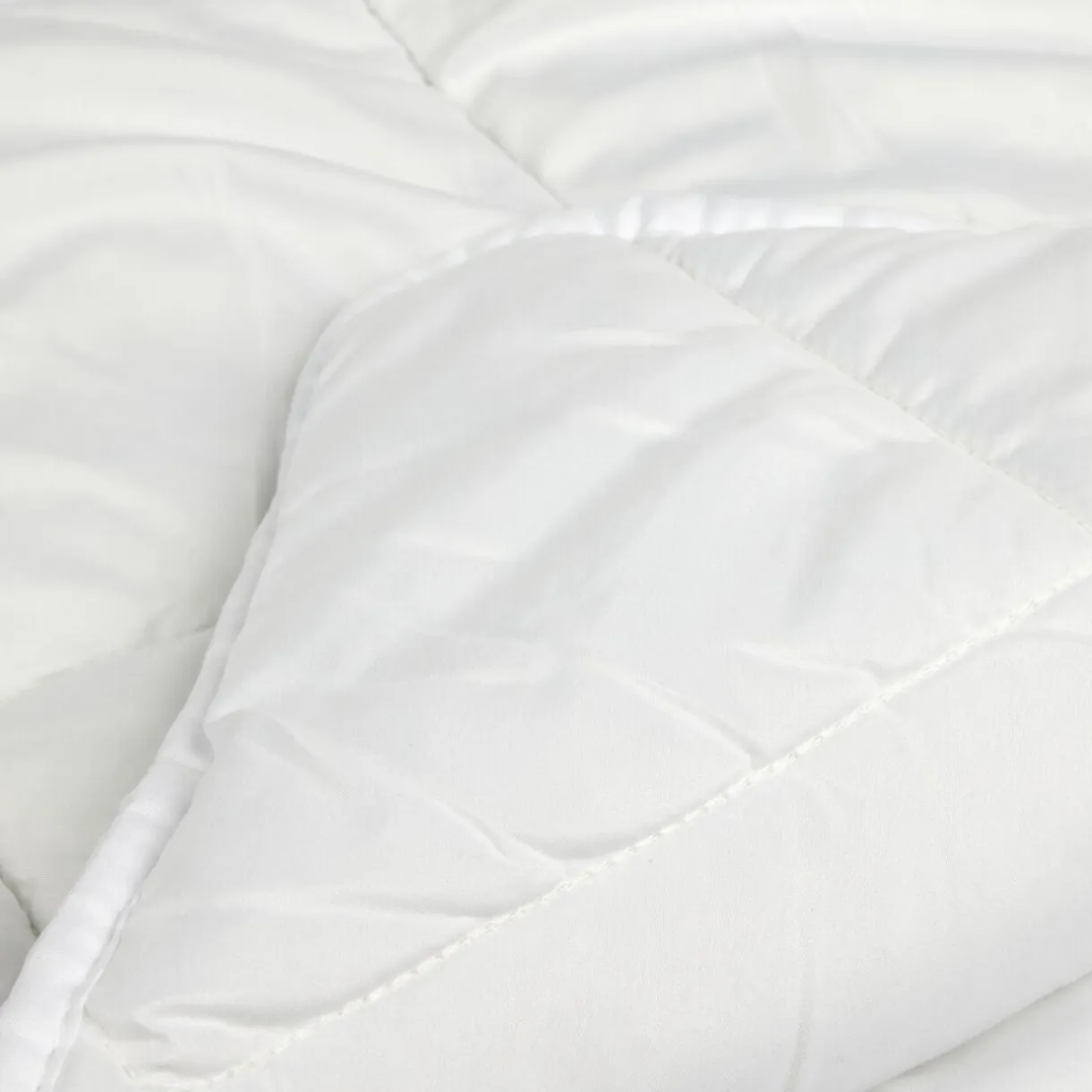 Couette 2 personnes tempérée blanche 240x260cm < Gifi Discount
