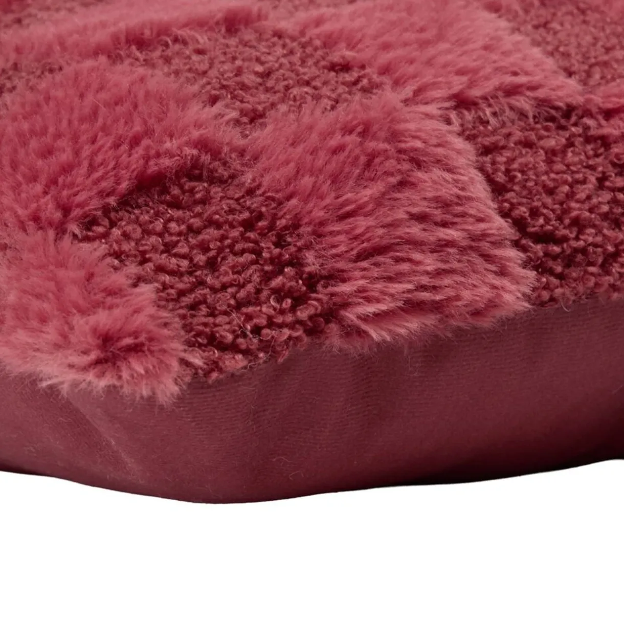 Coussin carré damier ton sur ton 45x45cm (2 modèles rouge ou vert) < Gifi Best