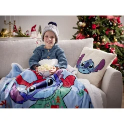 Coussin carré Disney bouclette motif personnage brodé 40x40cm (2 modèles) < Gifi Outlet