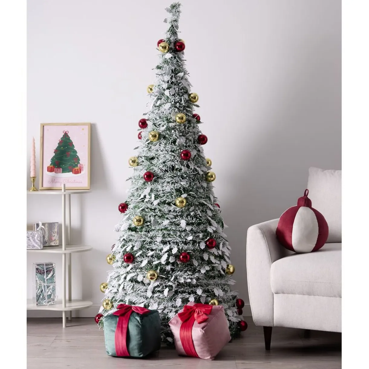 Coussin carré forme cadeau de Noël ruban polyester L20X20XH20 cm (2 modèles vert ou rose) < Gifi New
