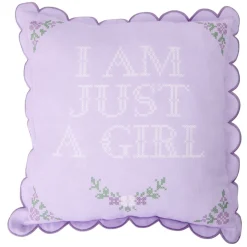 Coussin carré Girl façon point de croix contour ondulé 44x44cm (2 modèles)