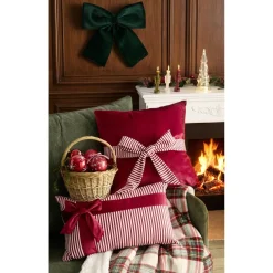 Coussin carré paquet cadeau Noël avec noeud polyester L45X45 cm rouge < Gifi
