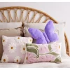 Coussin forme papillon 30x37cm (2 modèles violet ou vert) < Gifi