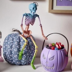 Décoration Halloween à suspendre squelette plastique pastel H40cm < Gifi Best