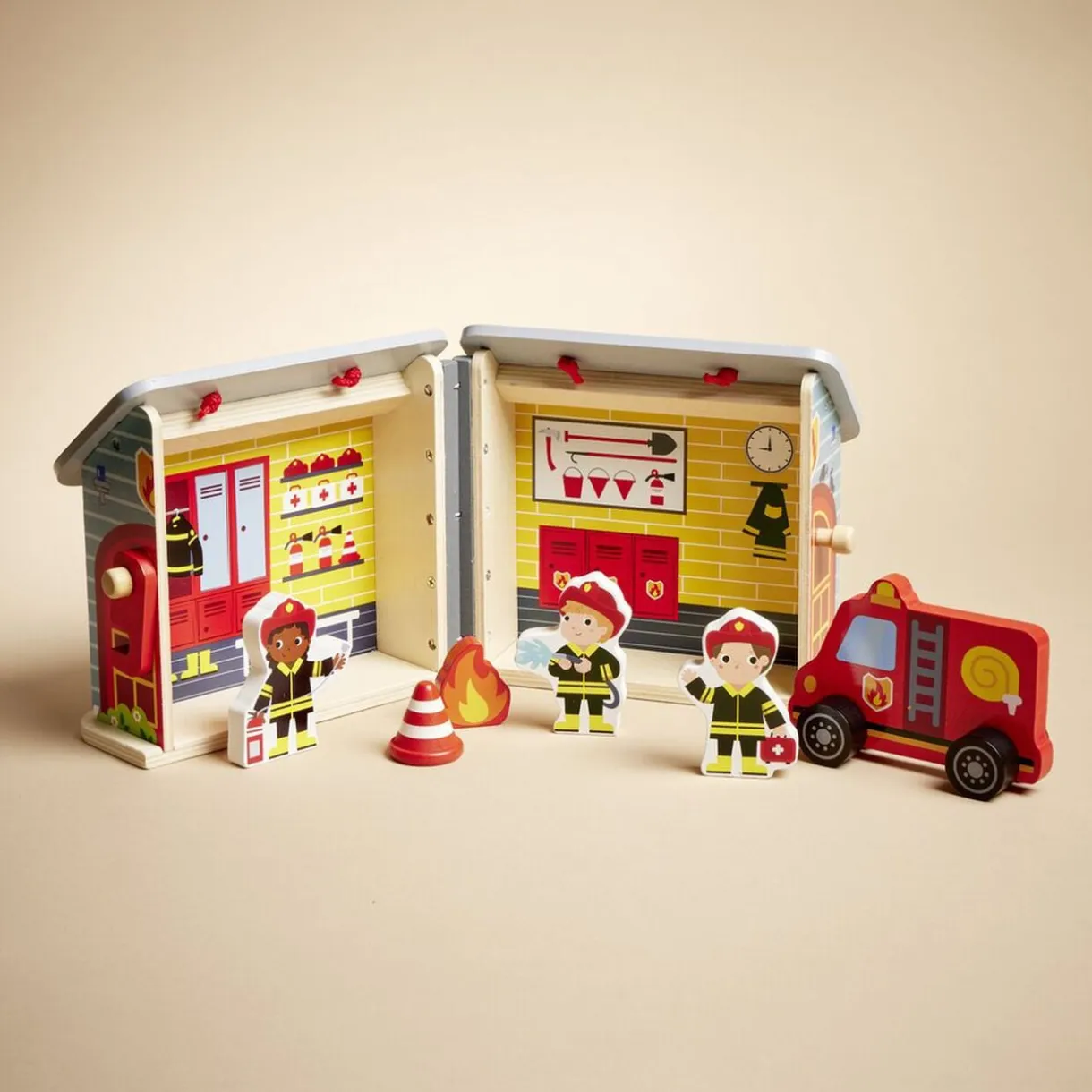 Ferme ou hôpital ou caserne de pompiers pliable en bois 20,5x17,5xH19cm < Gifi