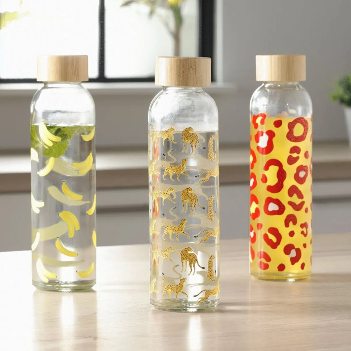Gourde bouteille en verre avec bouchon bambou 500ml Ø6,5xH22cm < Gifi Hot
