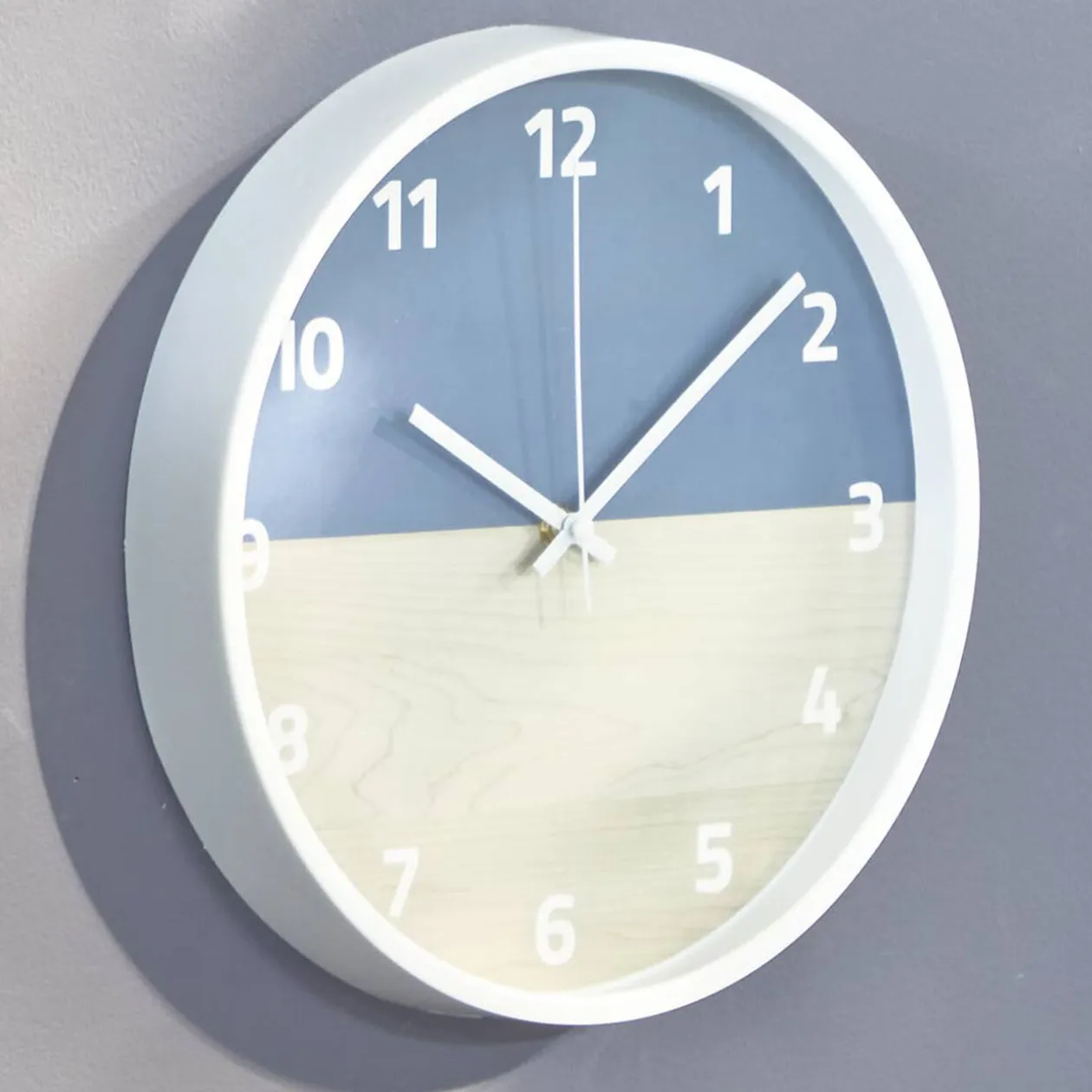 Horloge ronde effet bois bicolore bleu et beige Ø30 cm