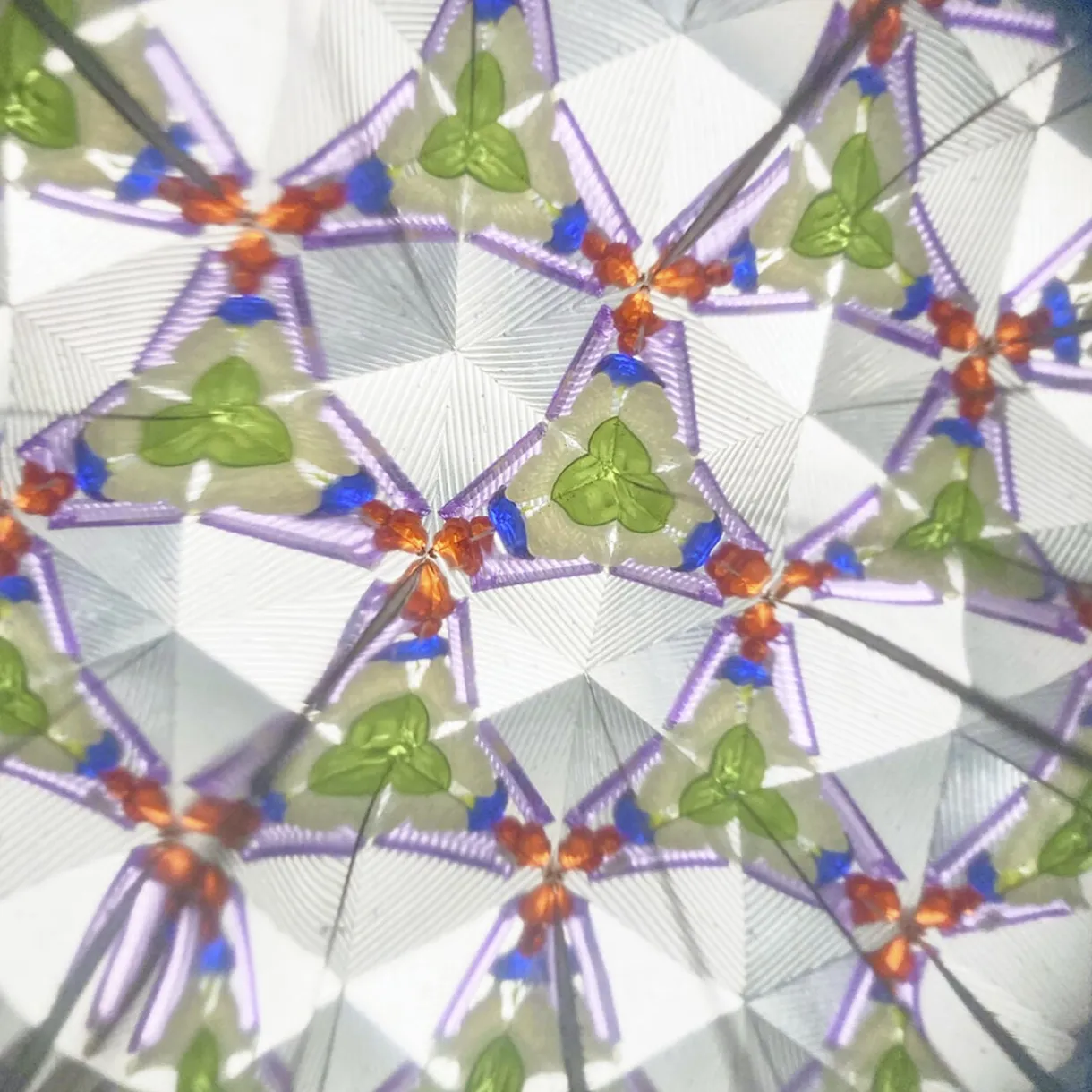 Kaléidoscope en papier et plastique Ø4xH20cm (6 modèles) < Gifi New