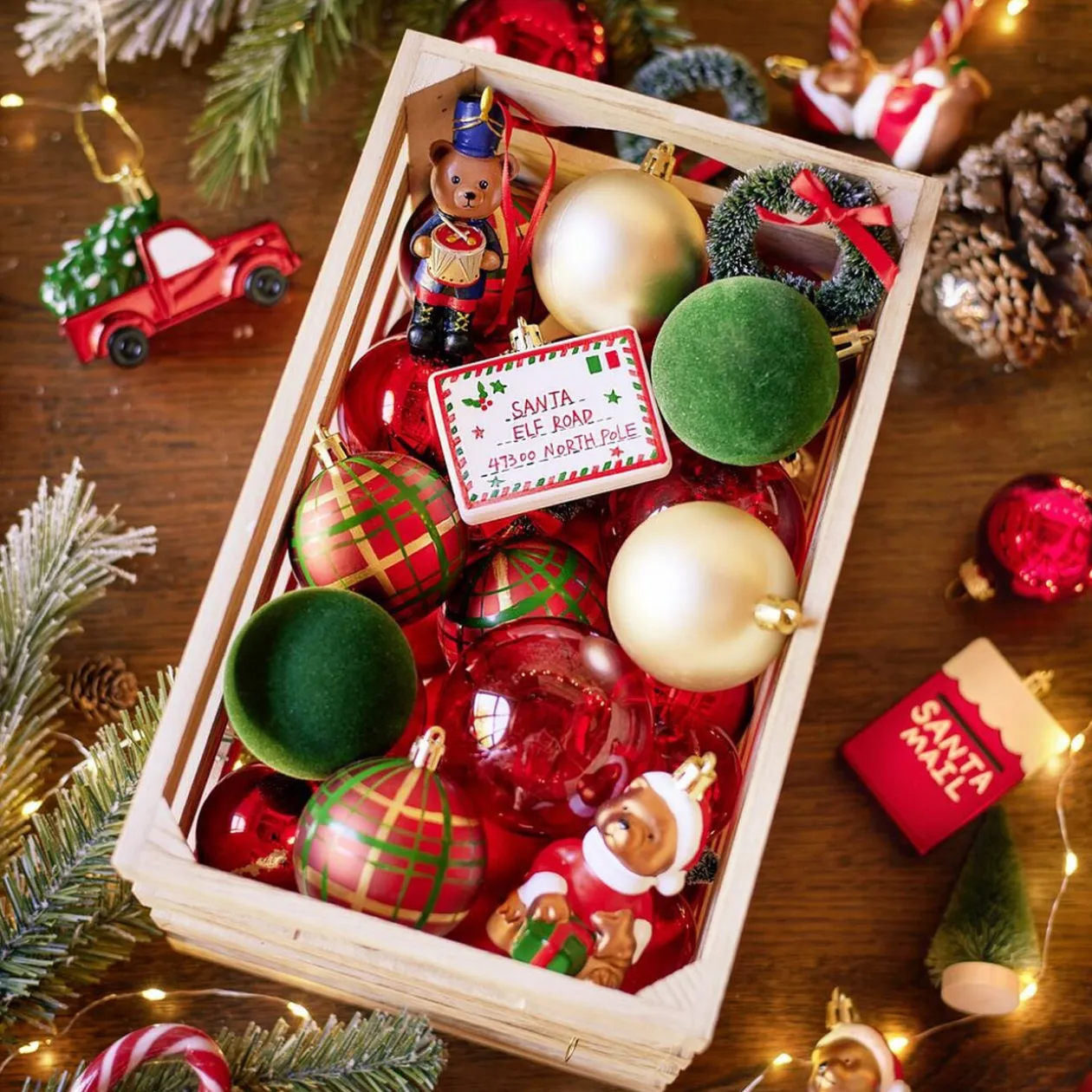 Kit décoration sapin de Noël traditionnel rouge et vert 20 pièces