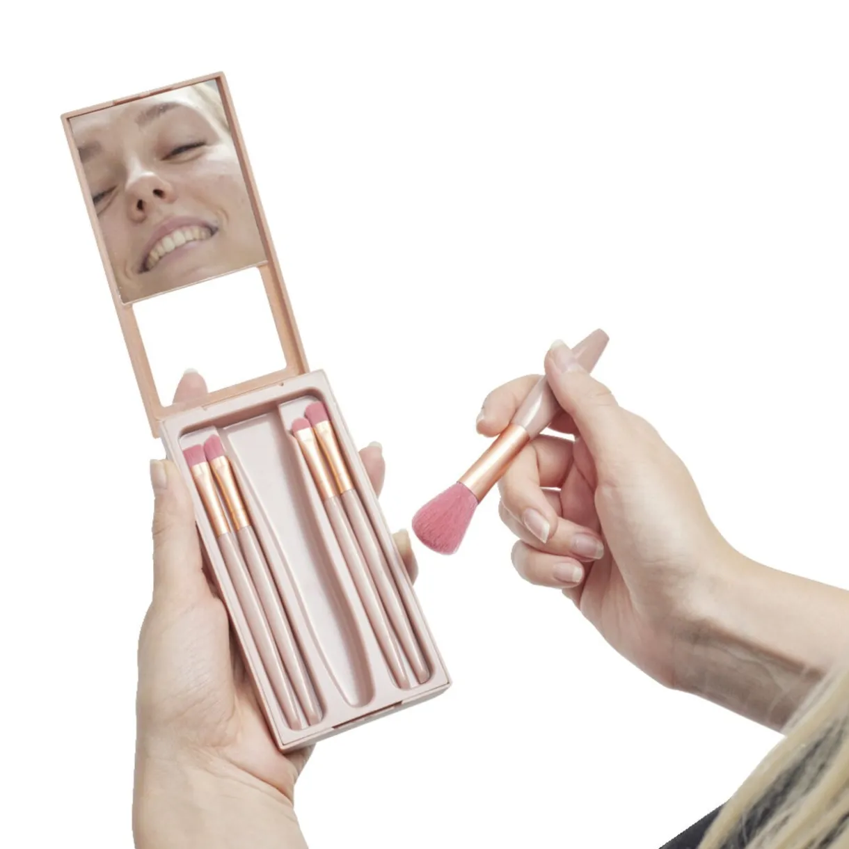Kit de 5 pinceaux à maquillage dans boîte avec miroir 7x13,5cm < Gifi New