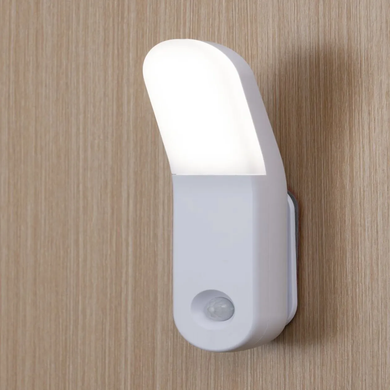 Lampe fixation magnétique et détecteur de mouvement 50lm