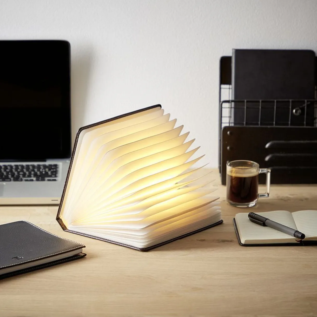 Lampe livre effet cuir marron < Gifi New