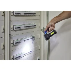 Lampe torche multifonction 3 modes d'éclairages 7LED portée 200m