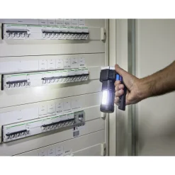 Lampe torche multifonction 3 modes d'éclairages 7LED portée 200m
