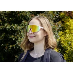 Lunettes de soleil UV400 plastique (4 modèles) < Gifi Online