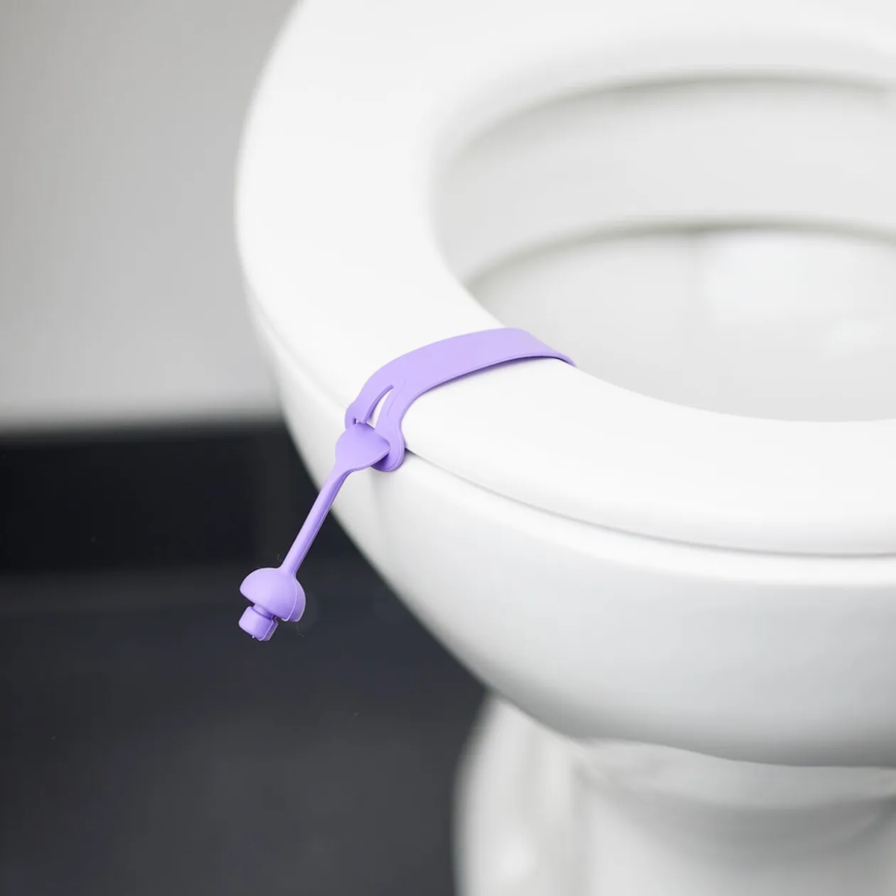 Lève couvercle de toilette en silicone L24cm (4 modèles)