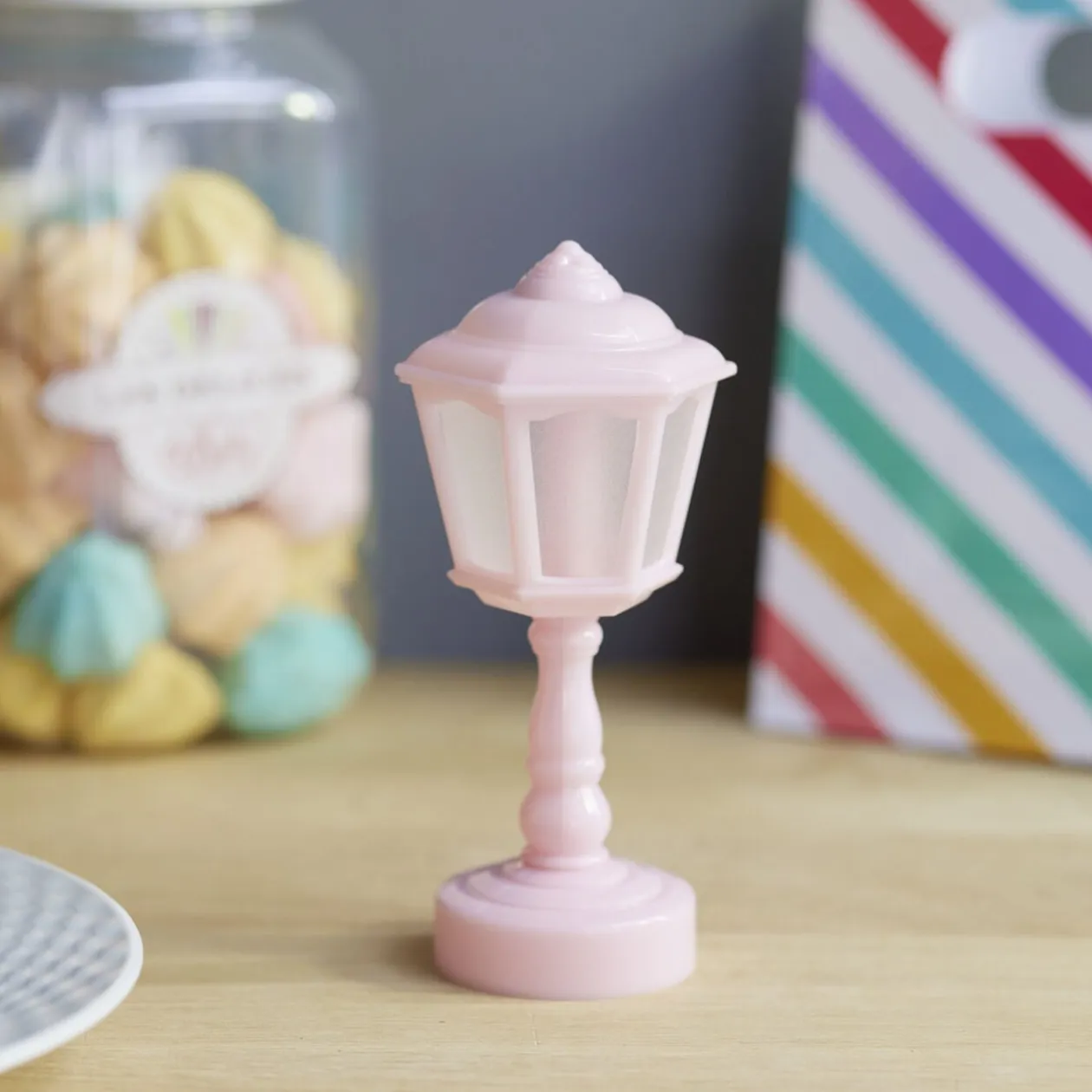 Mini lampe LED de bureau forme lampadaire Ø6xH14cm - 4 coloris