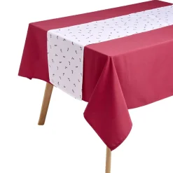 Nappe en tissu rouge avec chemin de table blanc motif houx 140x250cm