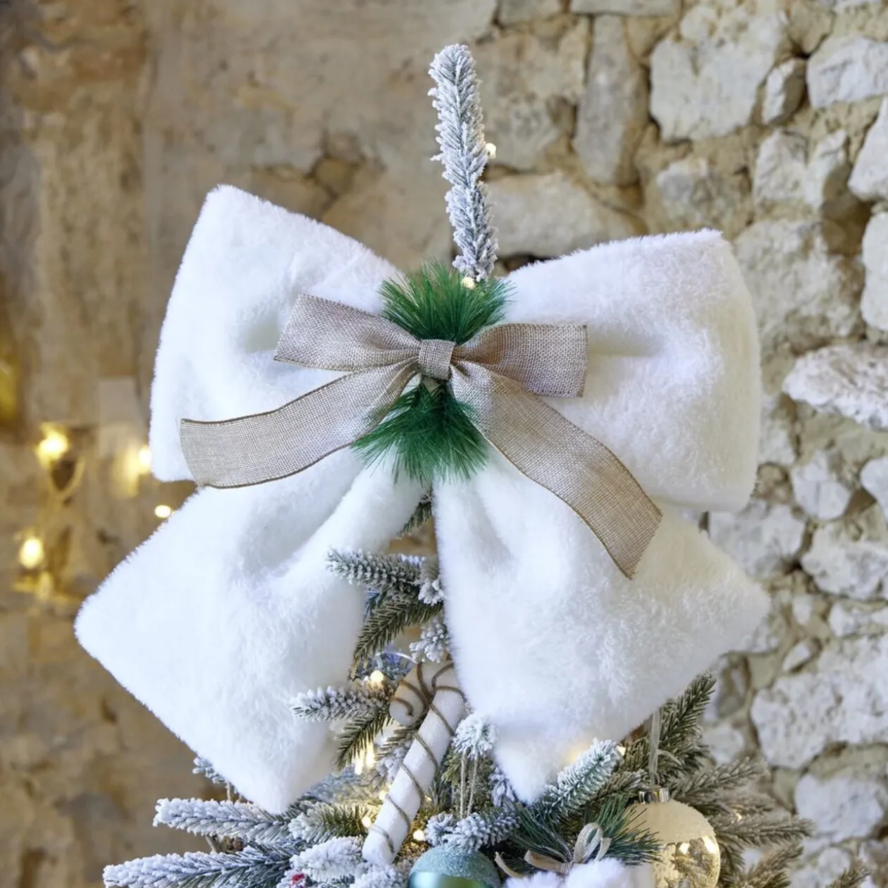 Noeud décoratif Noël XL toucher peluche blanc avec décor vert et marron 40x40cm
