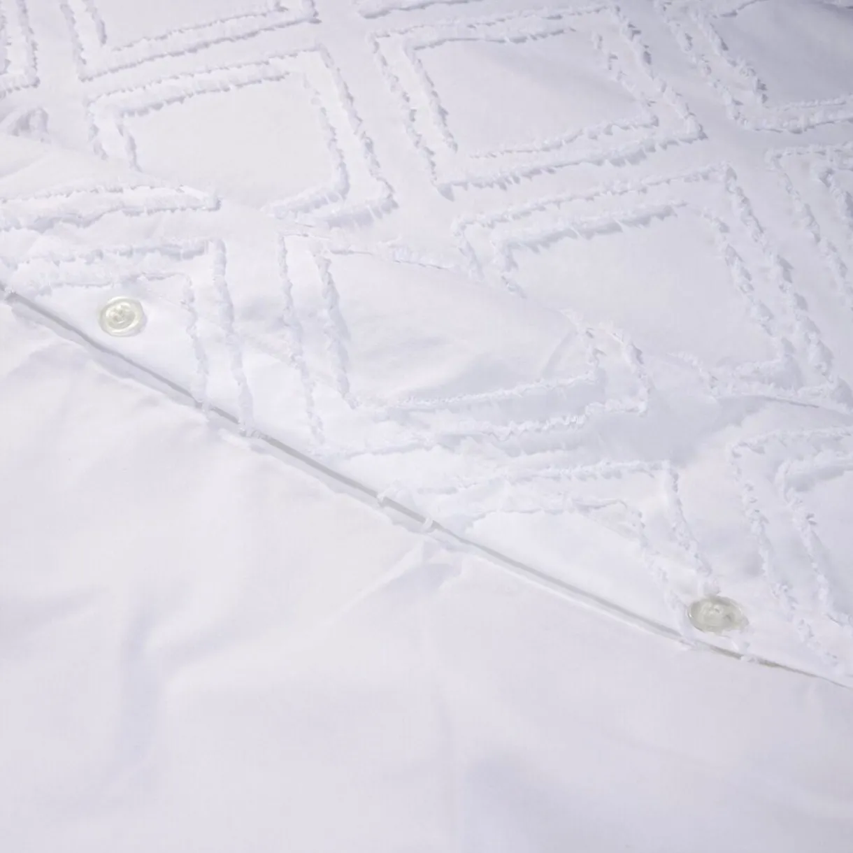 Parure de lit 2 personnes 260x240cm Queen Size uni tufté (2 modèles beige ou blanc) < Gifi Discount