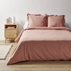 Parure de lit 2 personnes 220x240cm rose uni avec volants < Gifi Online