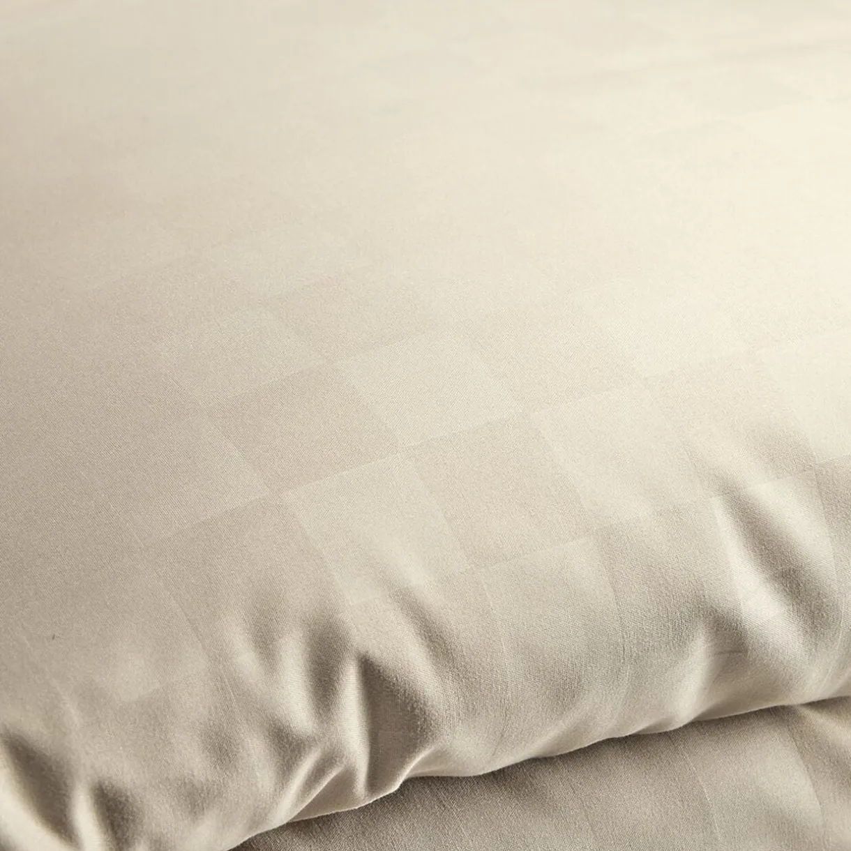 Parure de lit 2 personnes 240x260cm 2 taies 63x63cm polyester damier (2 modèle) < Gifi