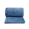 Plaid jacquard 200x200cm bleu ou tigré noir et blanc < Gifi Outlet