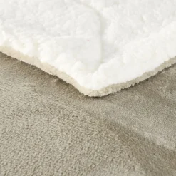 Plaid pilou XL uni L200X180 cm (4 modèles blanc/gris/rouge/beige) < Gifi