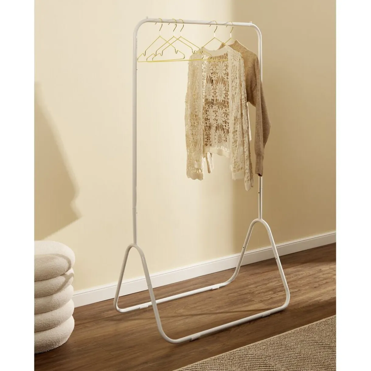 Portant vêtement simple blanc 80x47xH148cm < Gifi Outlet