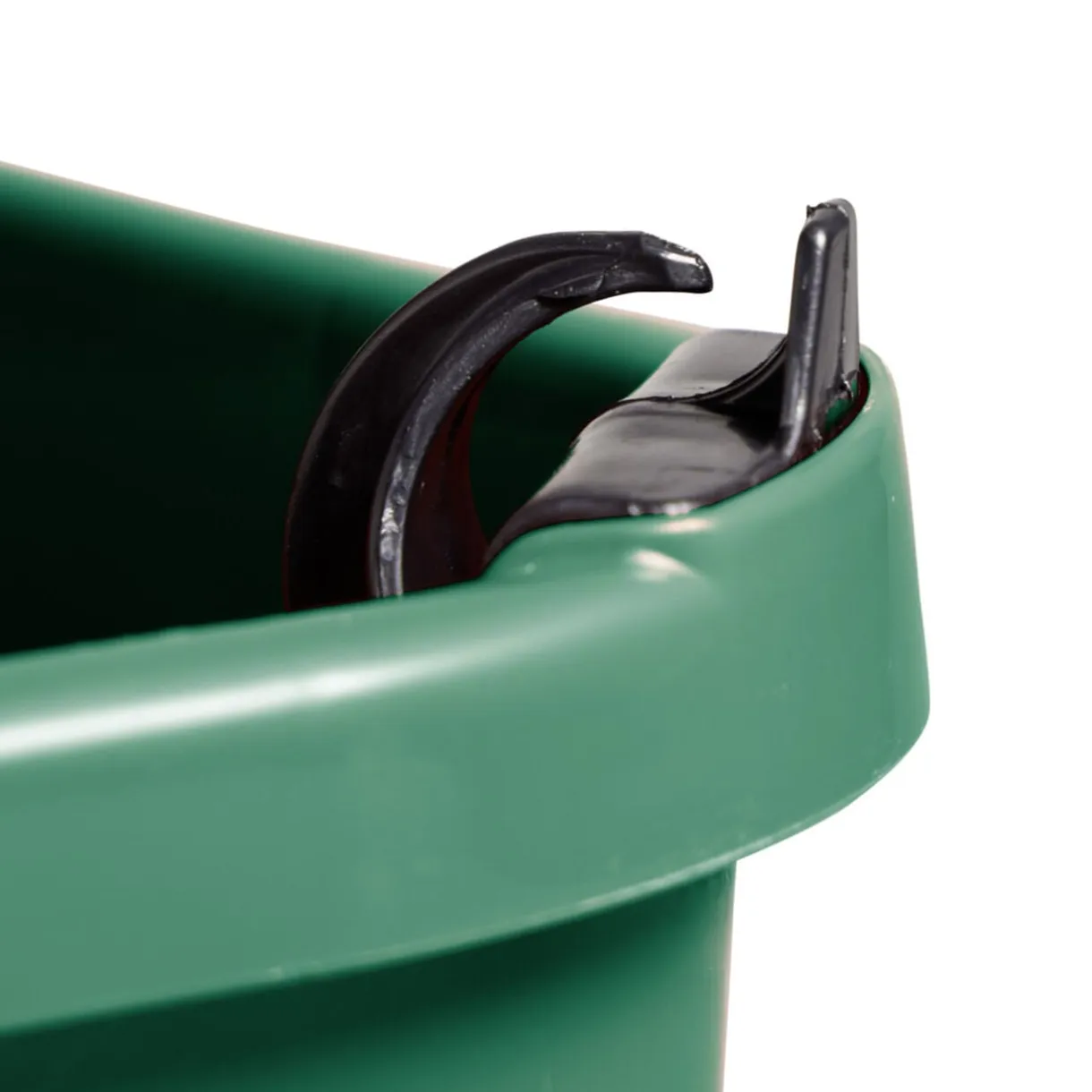 Poubelle en plastique vert 45L avec pédale rétractable 29x38,5xH61cm < Gifi Outlet