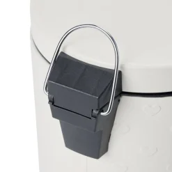 Poubelle salle de bain 5L métal motif coeur en relief Ø20,5xH26,5cm (2 modèles)