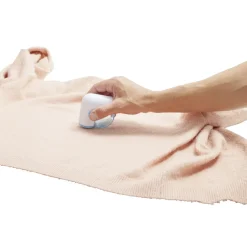 Rasoir électrique pour textile format poche L7x4x8cm < Gifi Sale