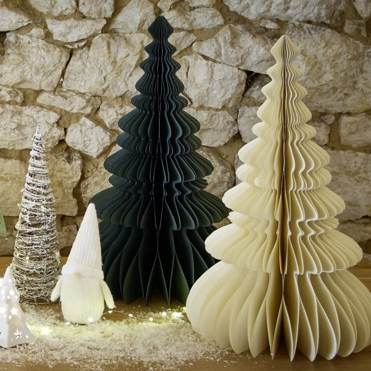 Sapin de Noël à poser ou suspendre en papier Ø40xH64cm (2 modèles)