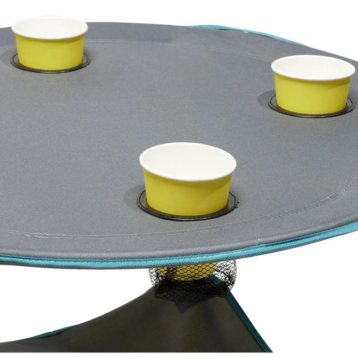 Table de camping pliable avec 4 porte-gobelets Ø70xH.60 cm < Gifi Hot