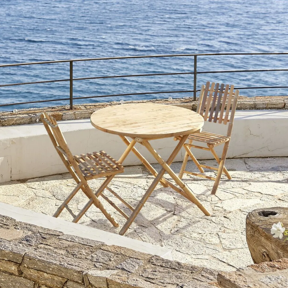 Table de jardin ronde en bambou Laos 2 personnes Ø90xH75 cm < Gifi