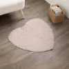 Tapis coeur effet fourrure rose ou beige 60x60cm