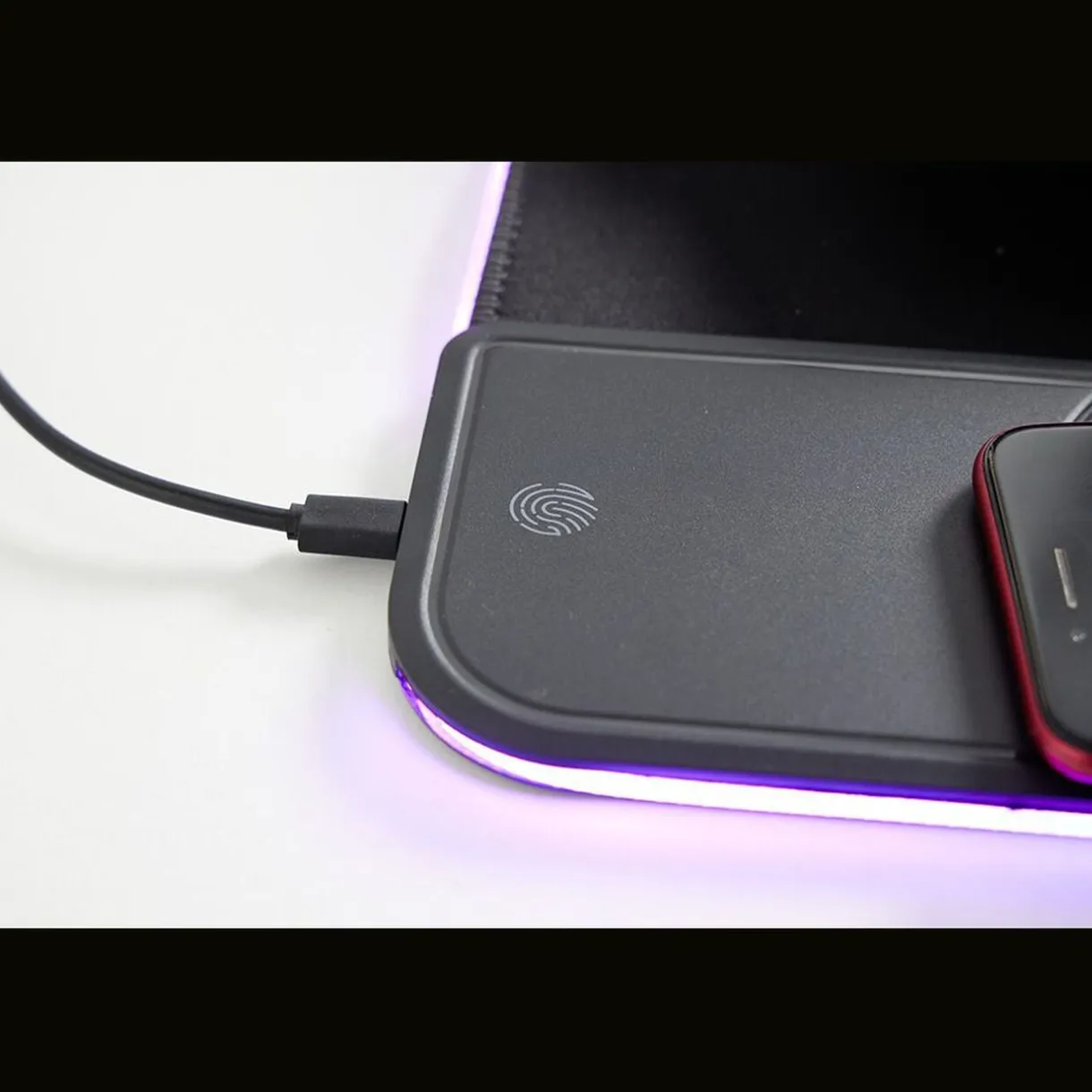 Tapis de souris lumineux avec chargeur induction 80x30cm < Gifi Outlet