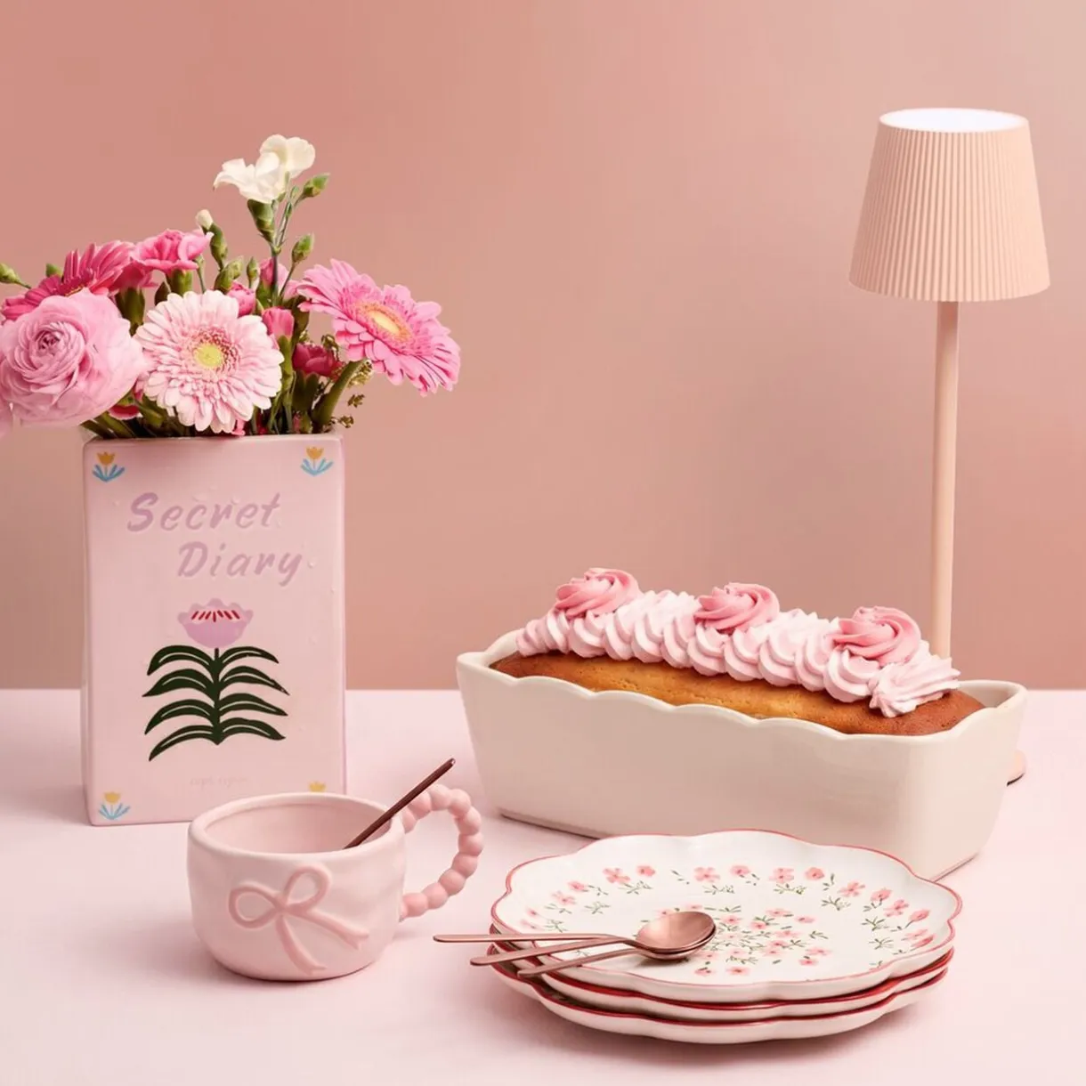 Tasse dolomite motif noeud anse façon perle blanc et rose Ø10xH7cm < Gifi Outlet