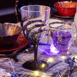 Verre à pied Halloween main squelette H18cm (2 modèles noir ou violet) < Gifi