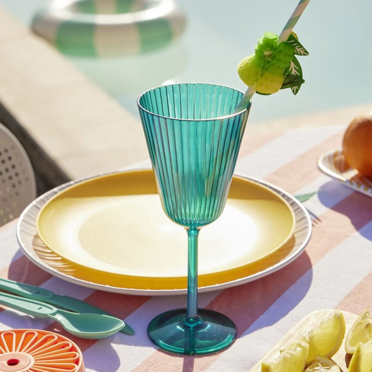 Verre à pied plastique vert 25cl < Gifi Online