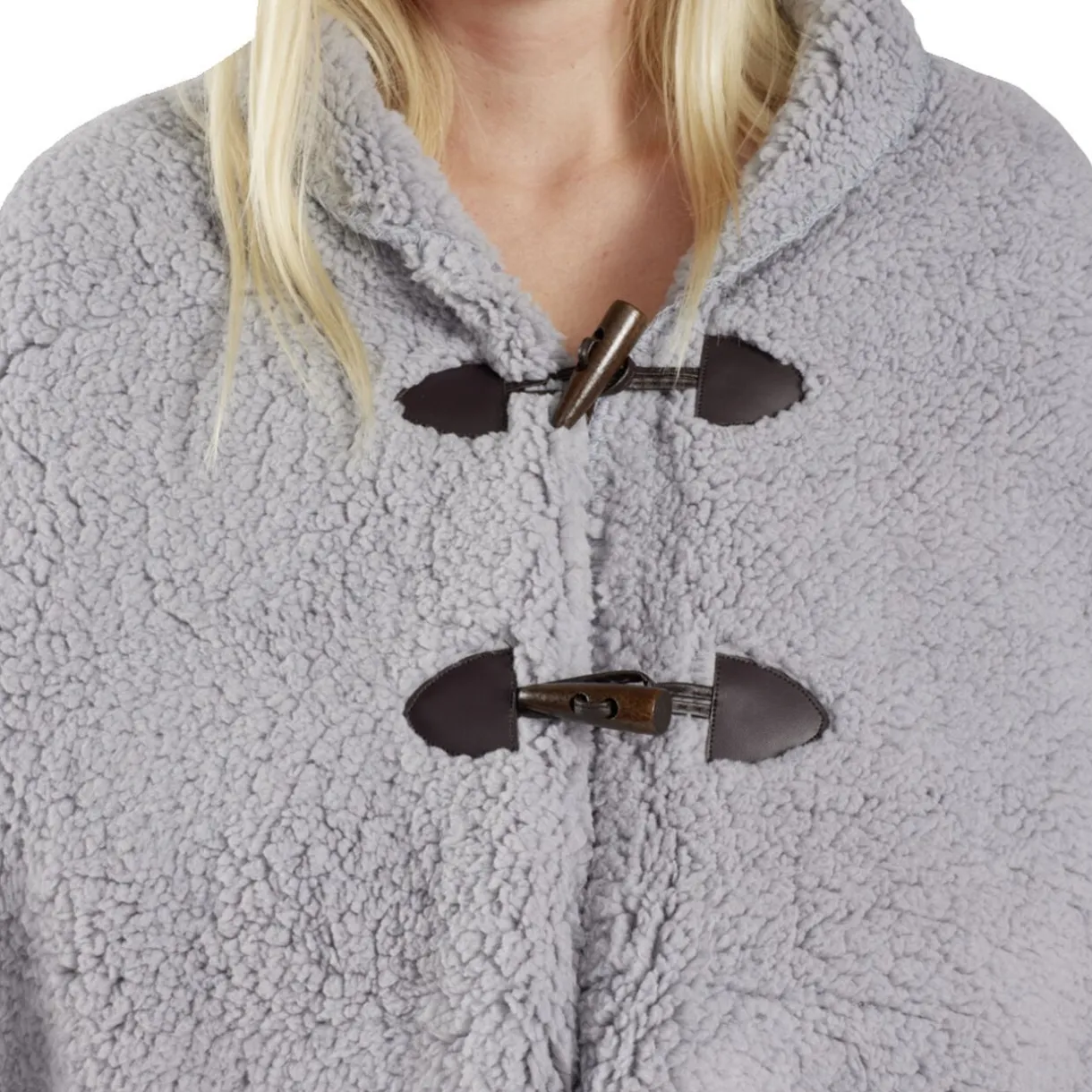 Veste plaid châle moutonné gris 75x150cm avec boutons à brandebourg < Gifi Hot