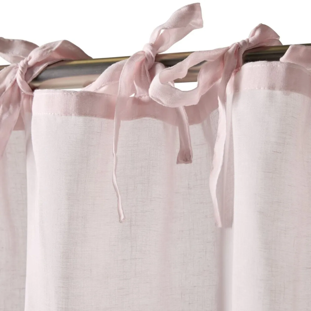Voilage à nouettes polyester uni 140x240cm (2 modèles blanc ou rose)